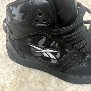 Reebok X  Up Kids Size 1 Sneakers Tennis Shoes